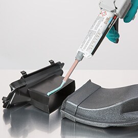 Learn about Step 1, Choose an Assembly Type, in the 3M ASPEC Method. Image of a liquid adhesive applied to plastic surface.